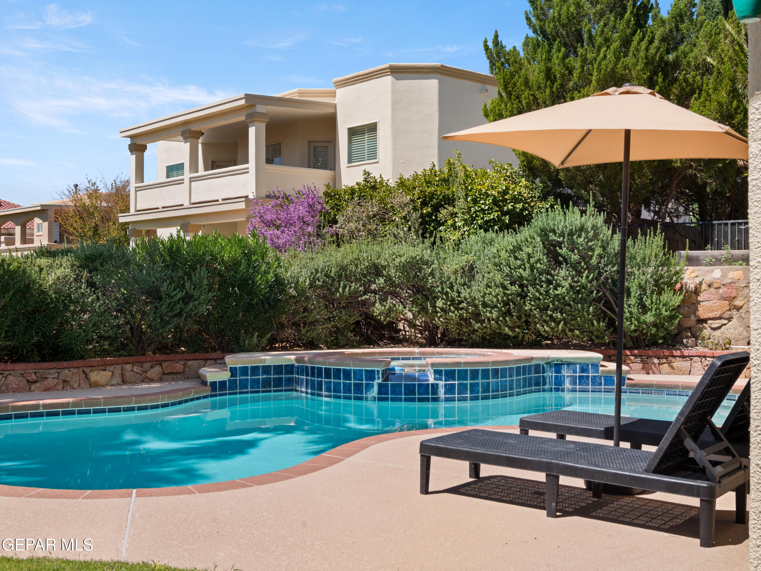 1142 CALLE PARQUE Drive