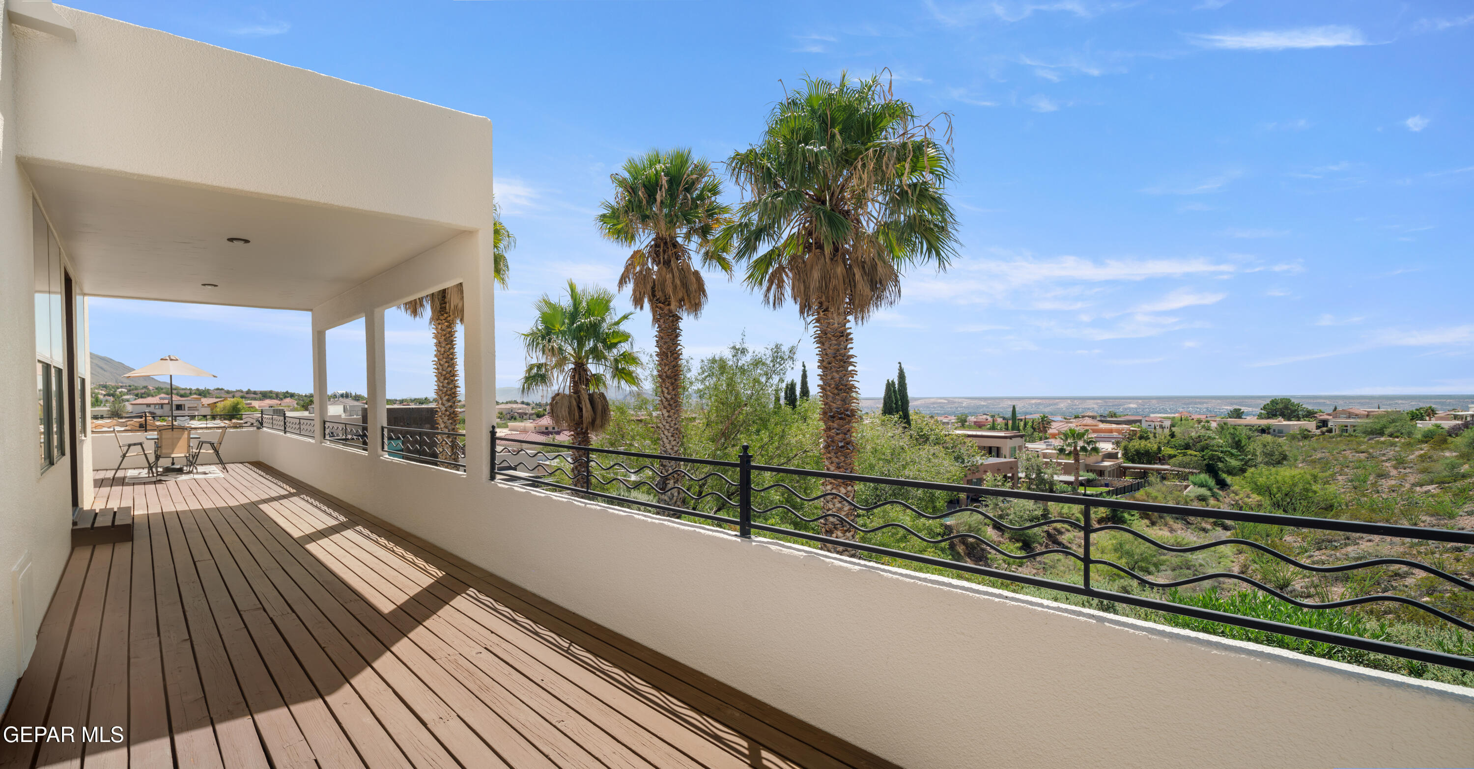 1142 CALLE PARQUE Drive