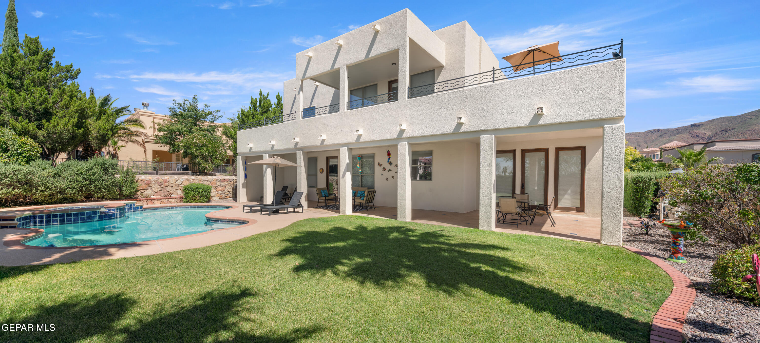 1142 CALLE PARQUE Drive