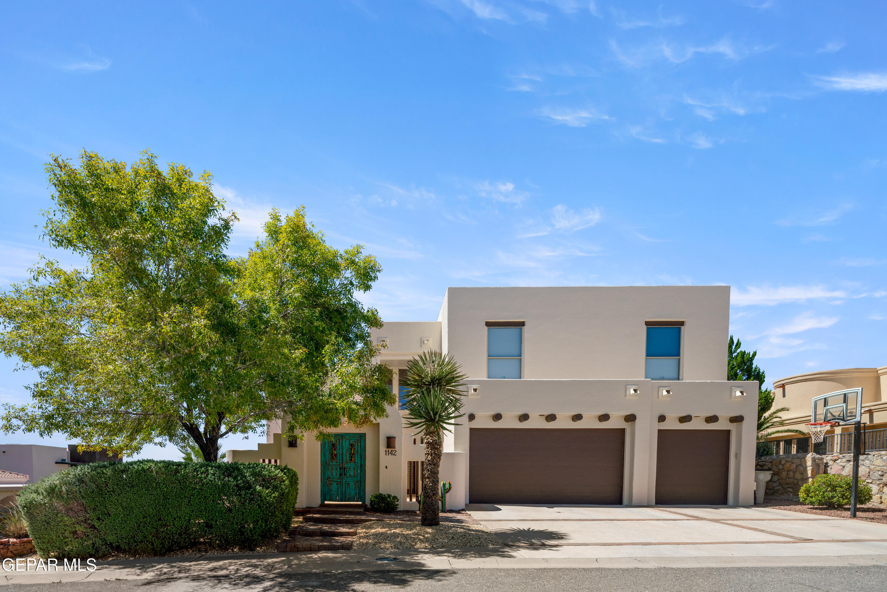1142 CALLE PARQUE Drive