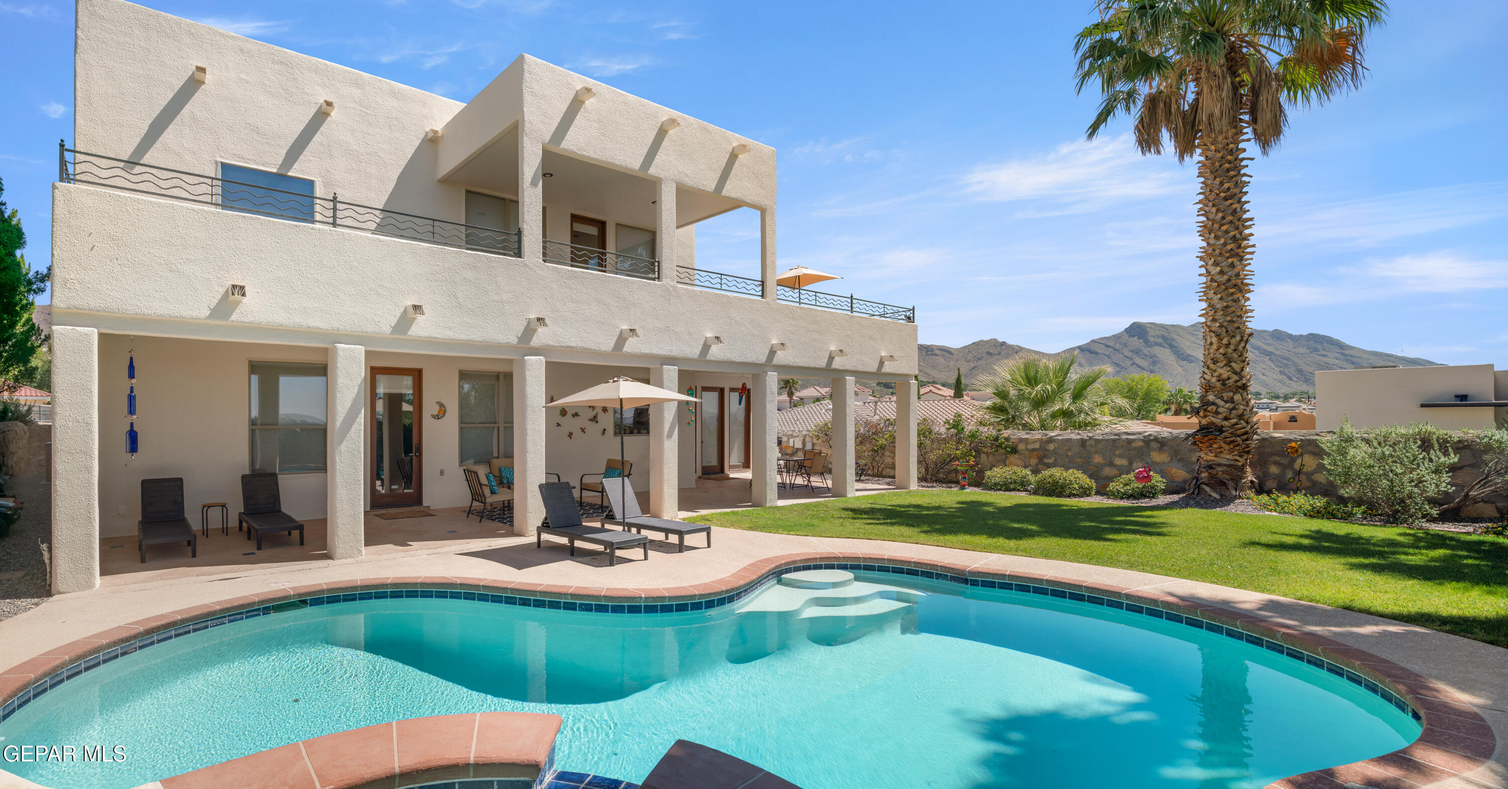 1142 CALLE PARQUE Drive