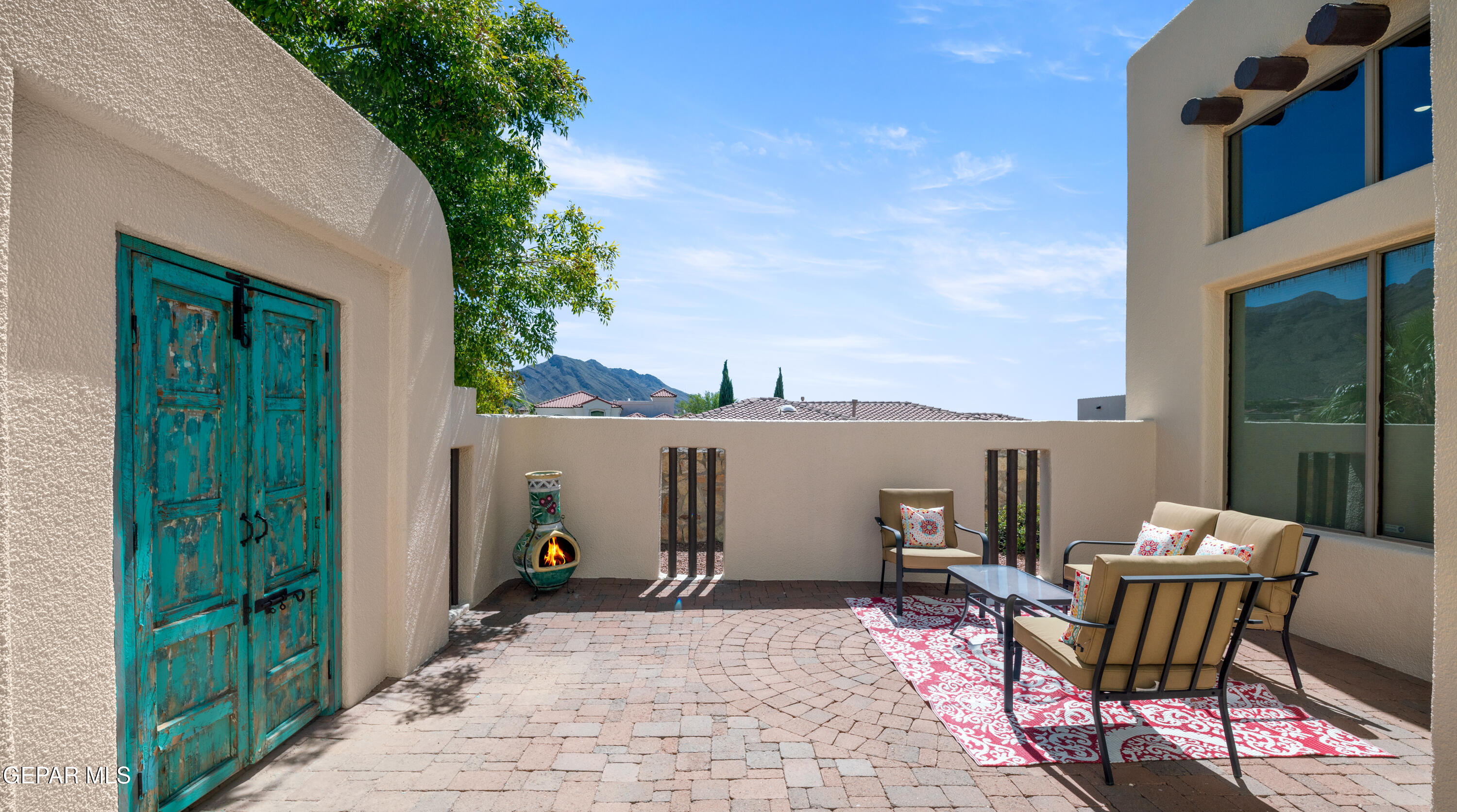 1142 CALLE PARQUE Drive