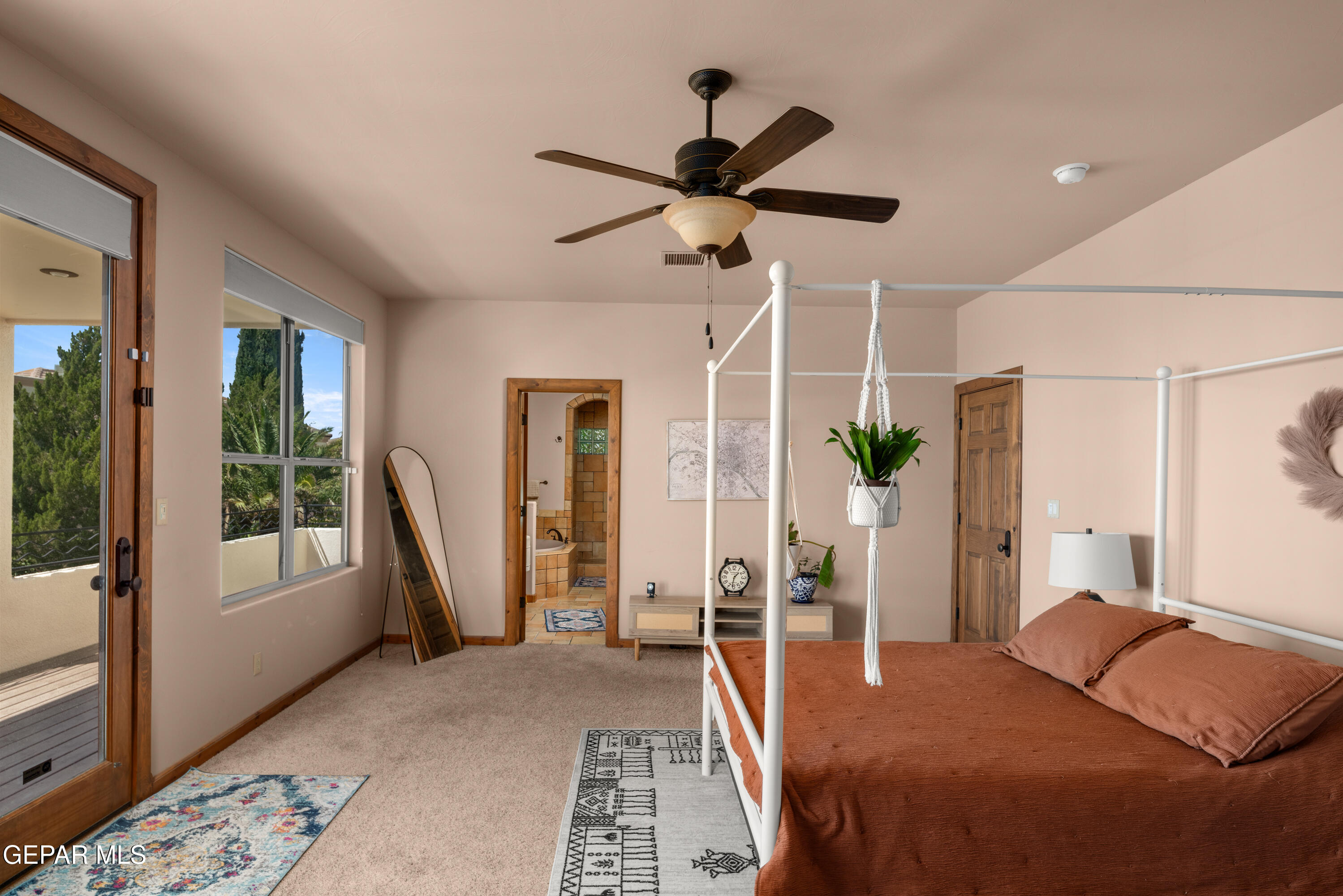 1142 CALLE PARQUE Drive