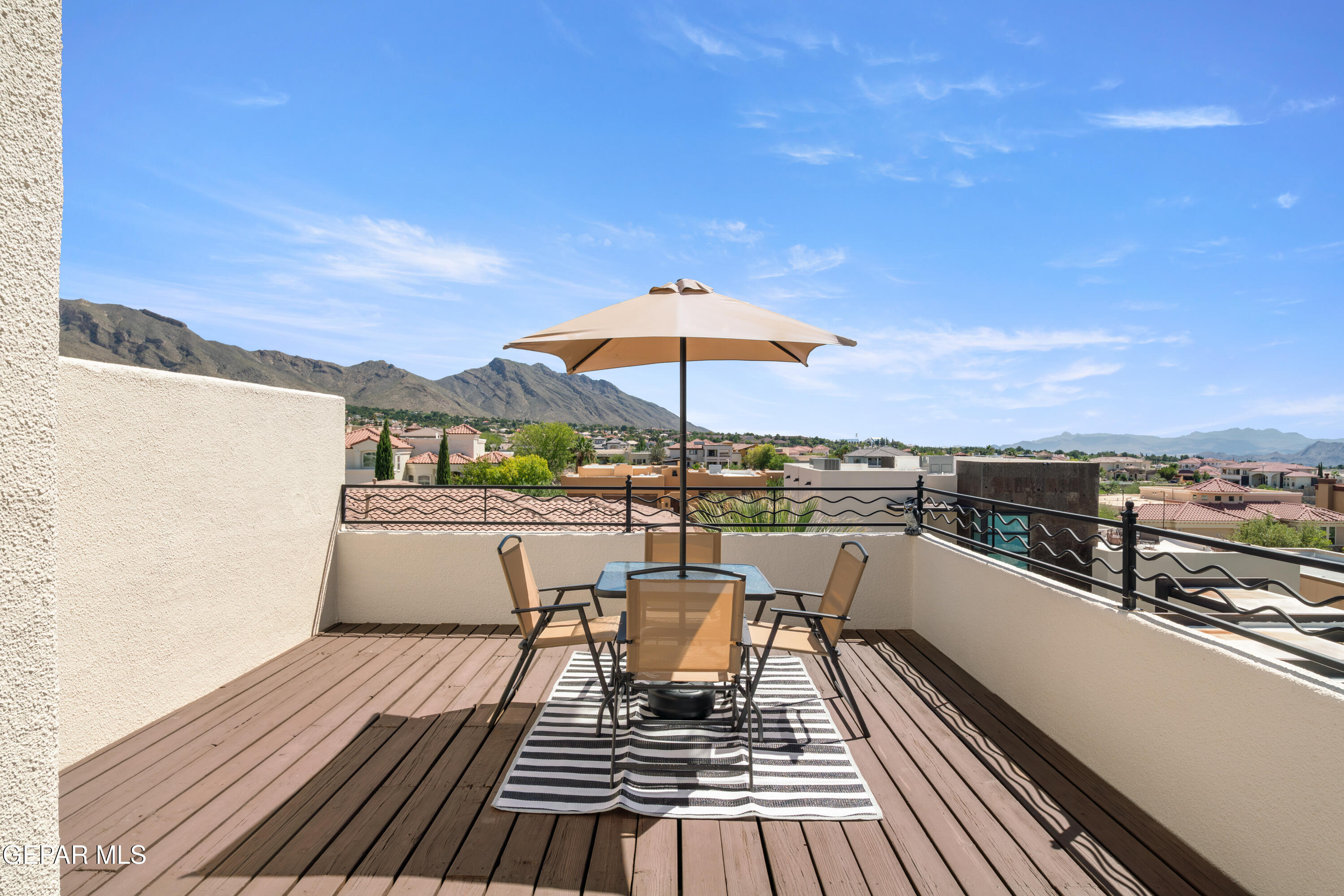 1142 CALLE PARQUE Drive