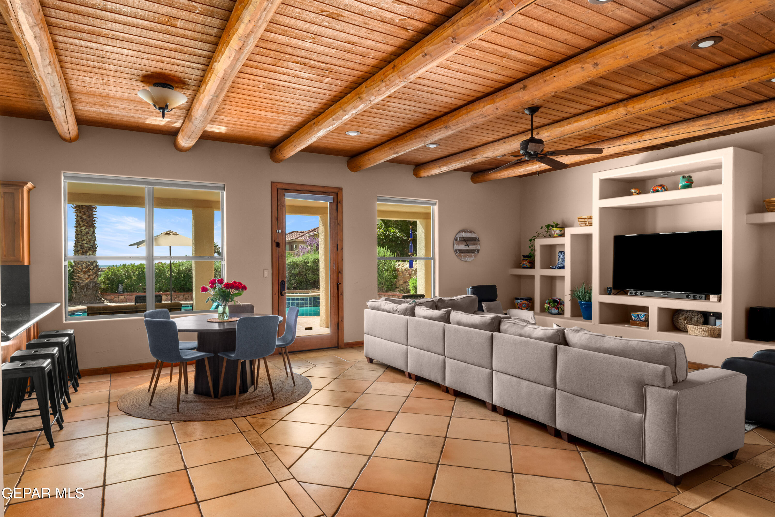 1142 CALLE PARQUE Drive