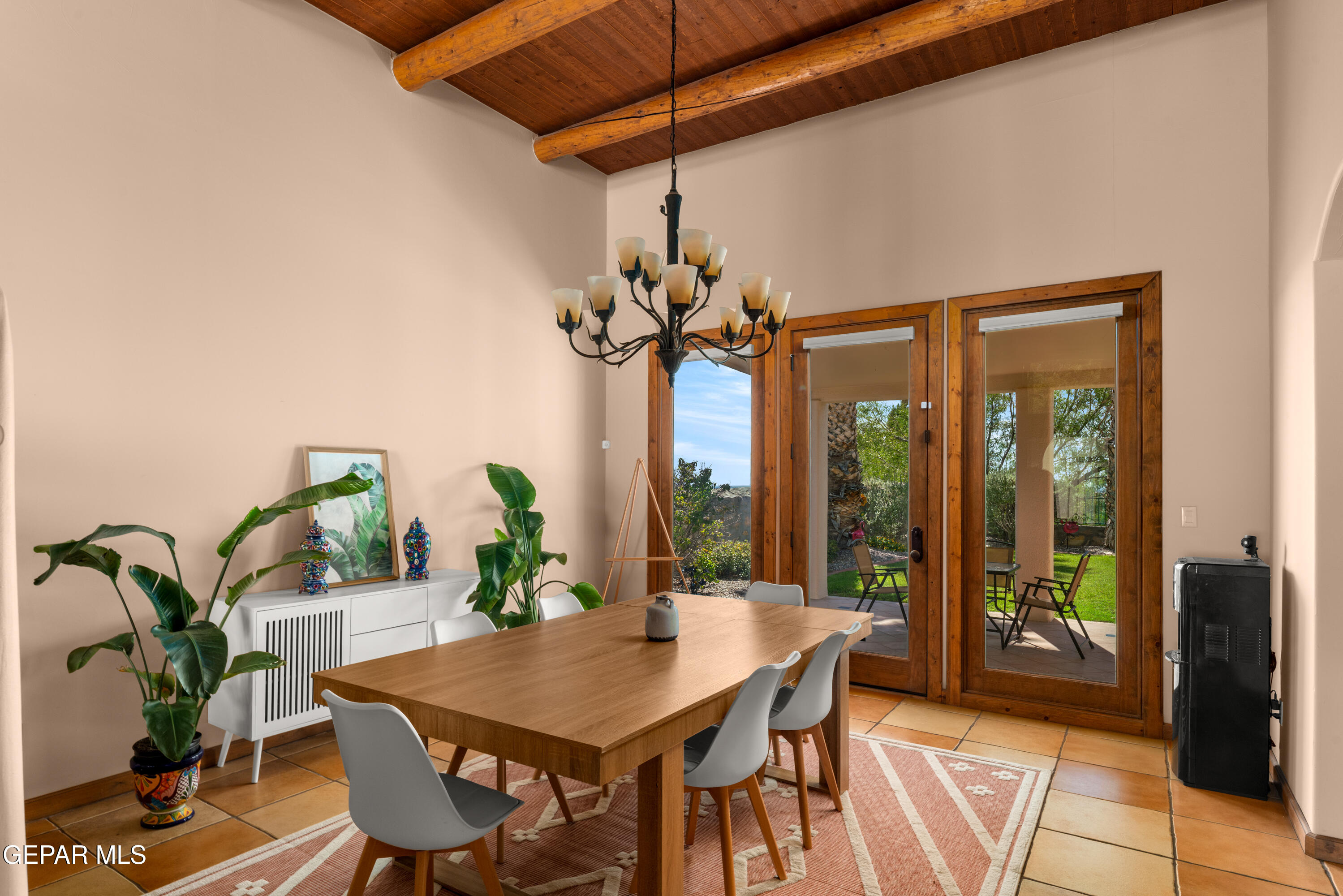 1142 CALLE PARQUE Drive