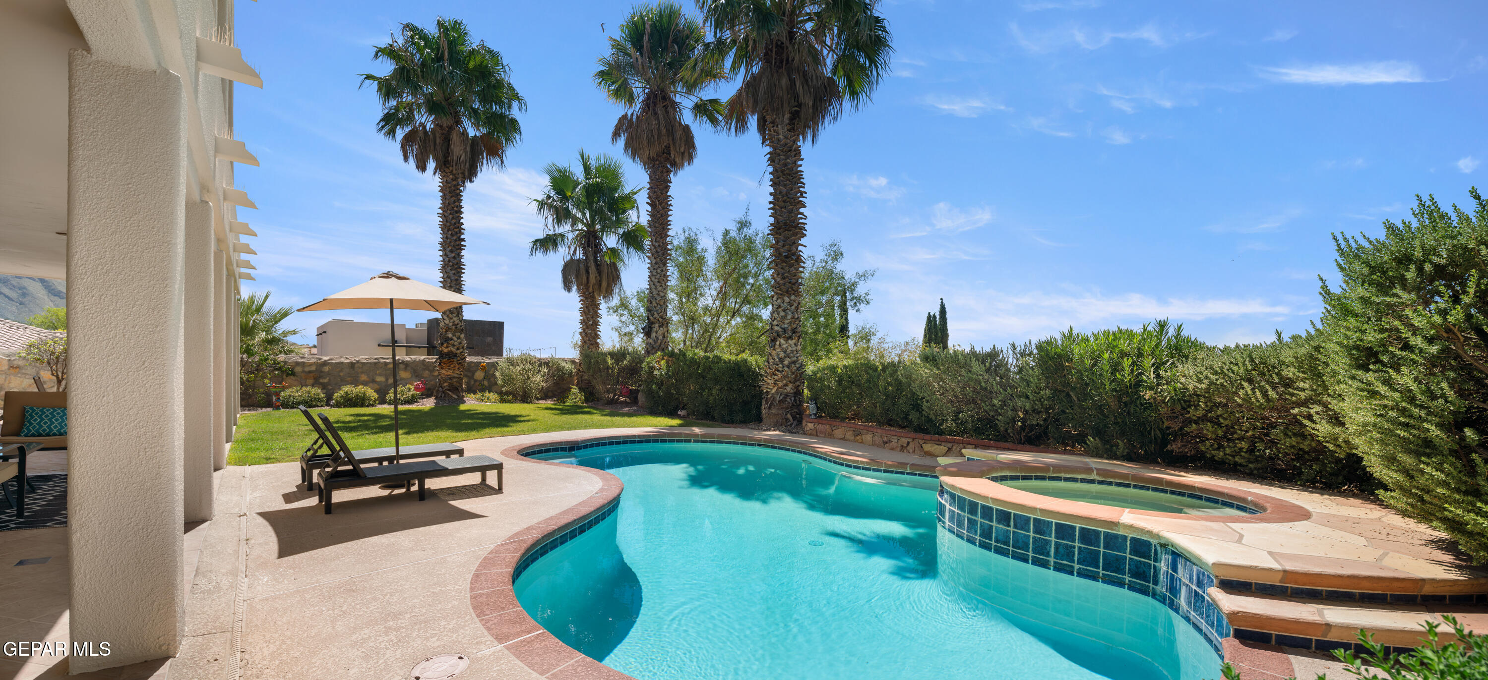 1142 CALLE PARQUE Drive