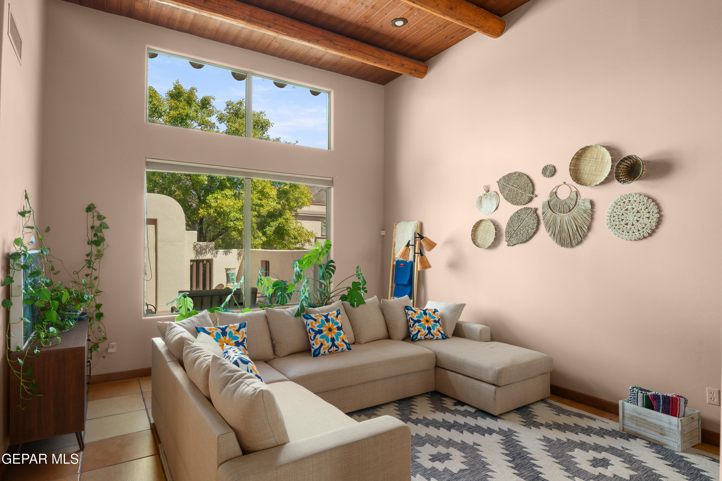 1142 CALLE PARQUE Drive
