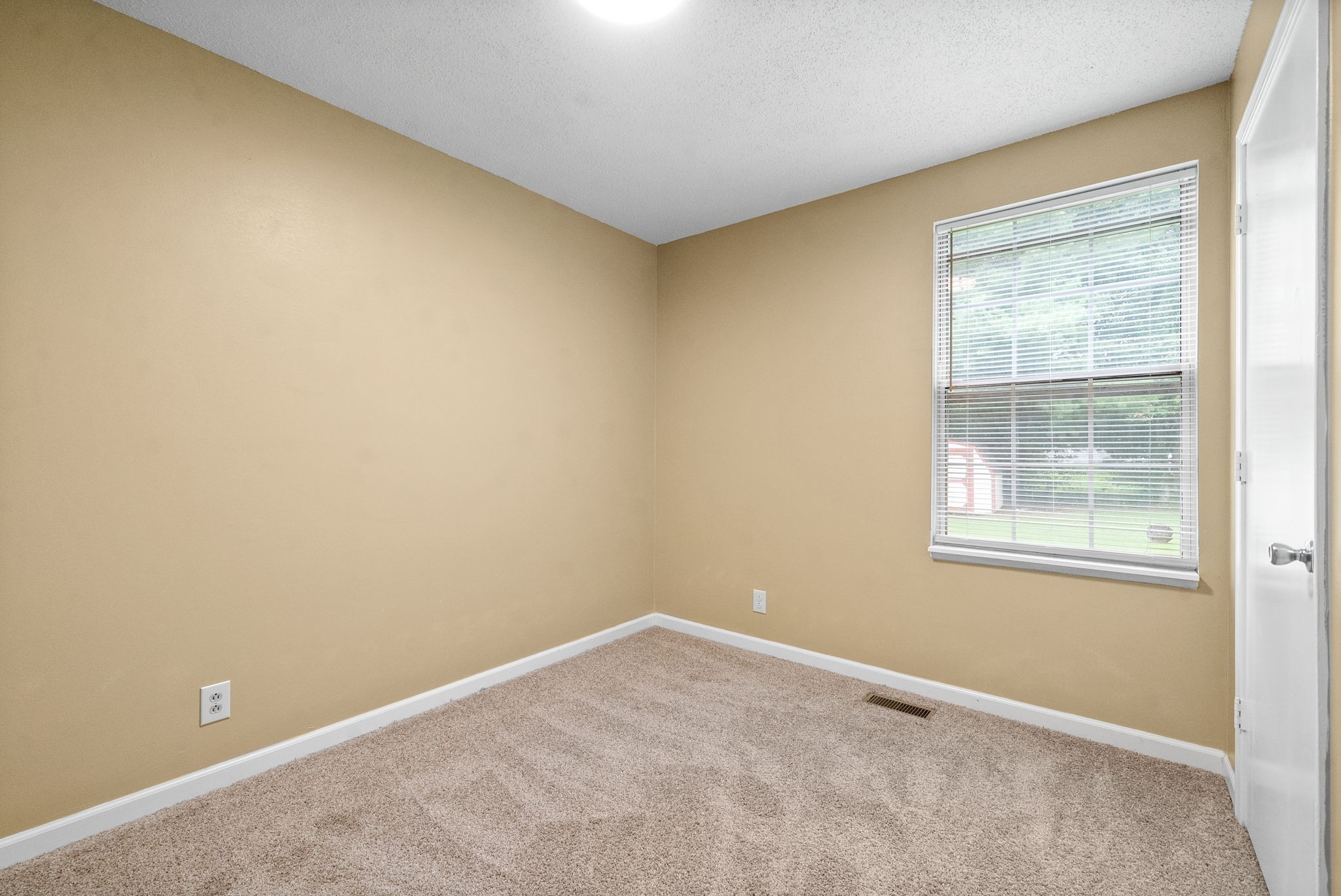 567 Lorie Ln