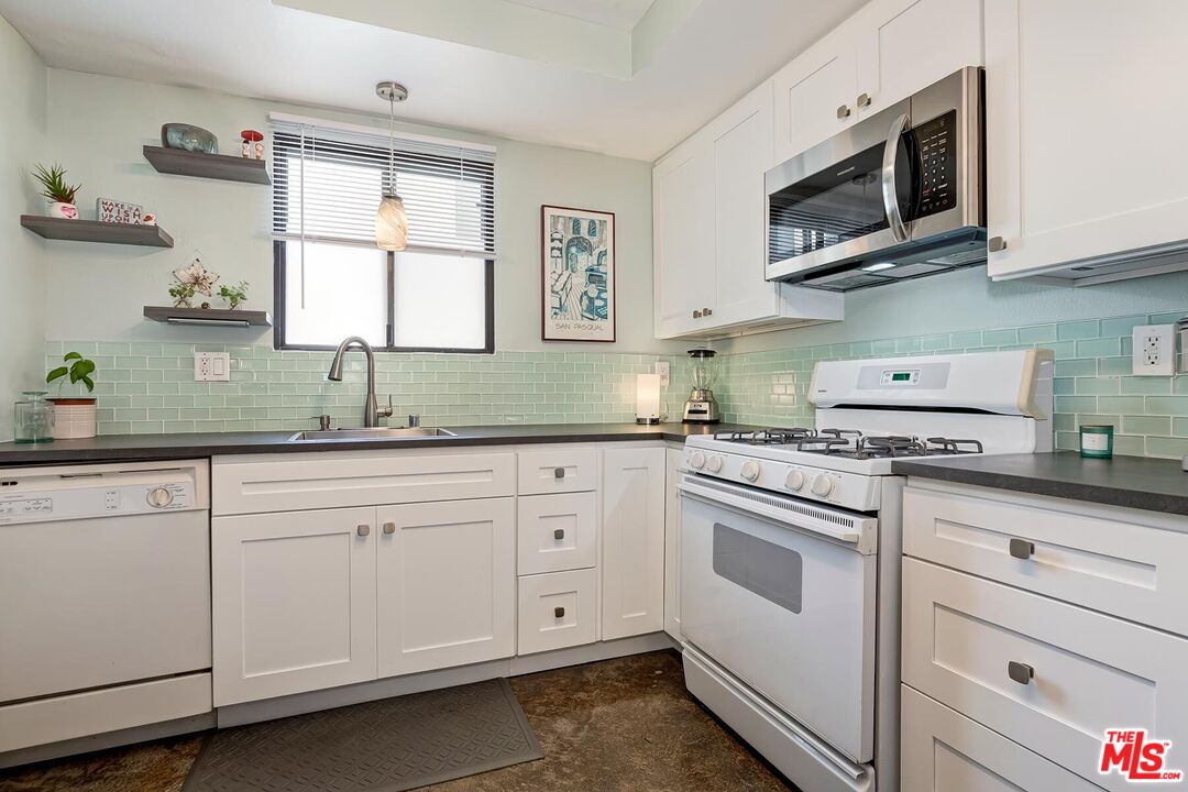 8162 Manitoba St Unit: 104