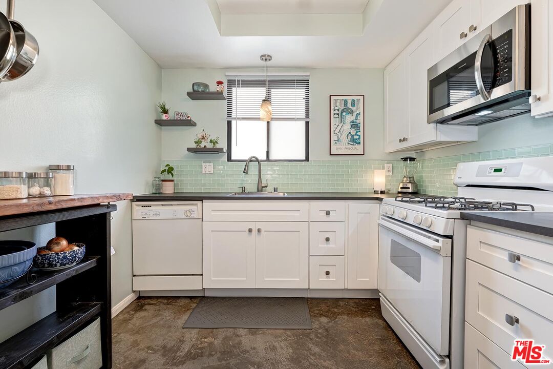 8162 Manitoba St Unit: 104