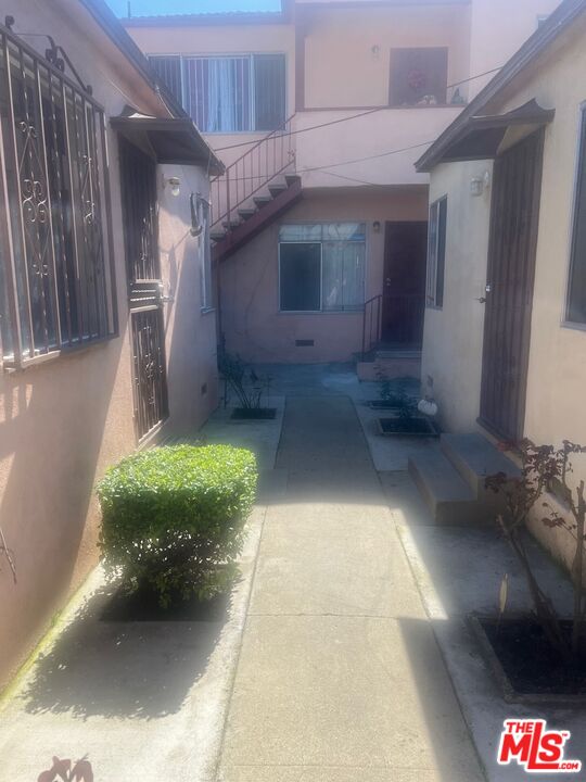 1030 W 94th St