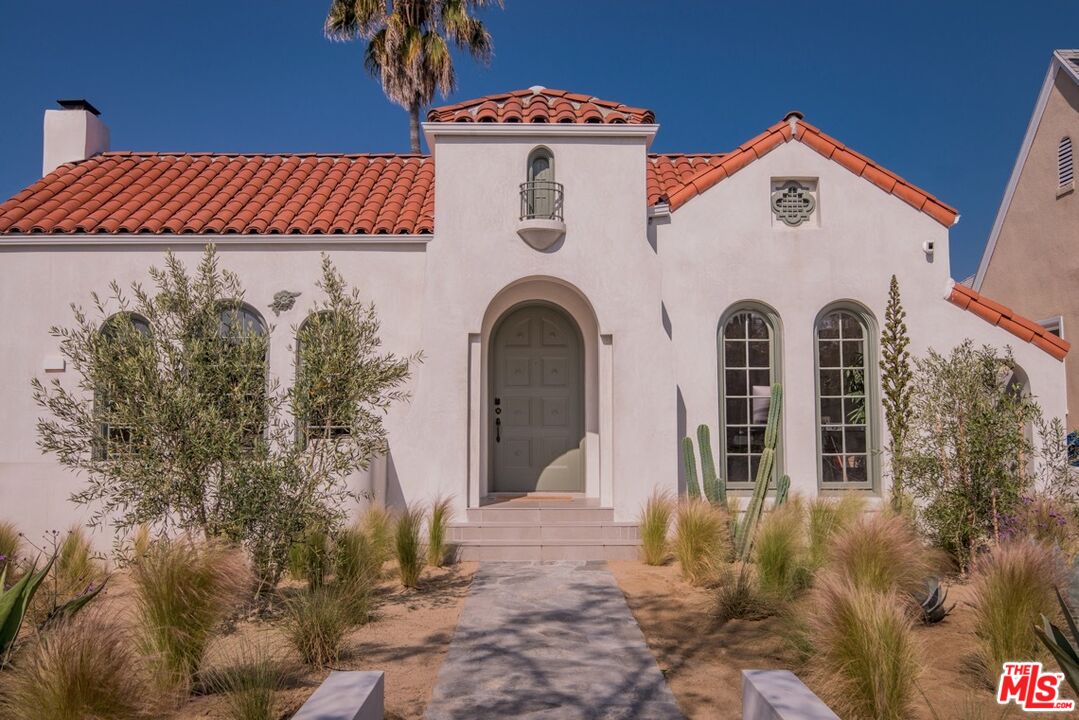 153 S Larchmont Blvd