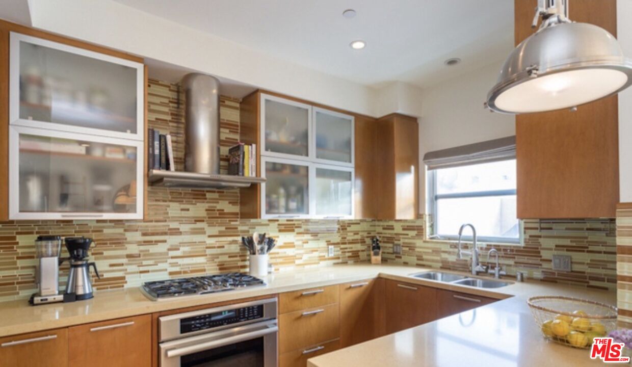 126 Pacific St Unit: 3