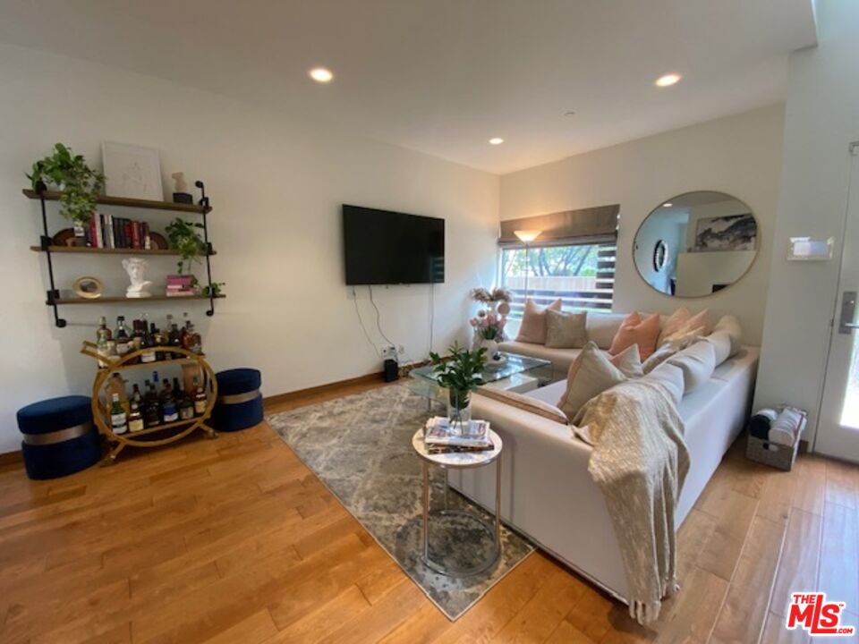 126 Pacific St Unit: 3