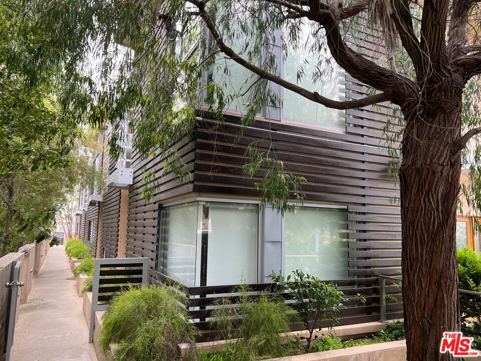 126 Pacific St Unit: 3