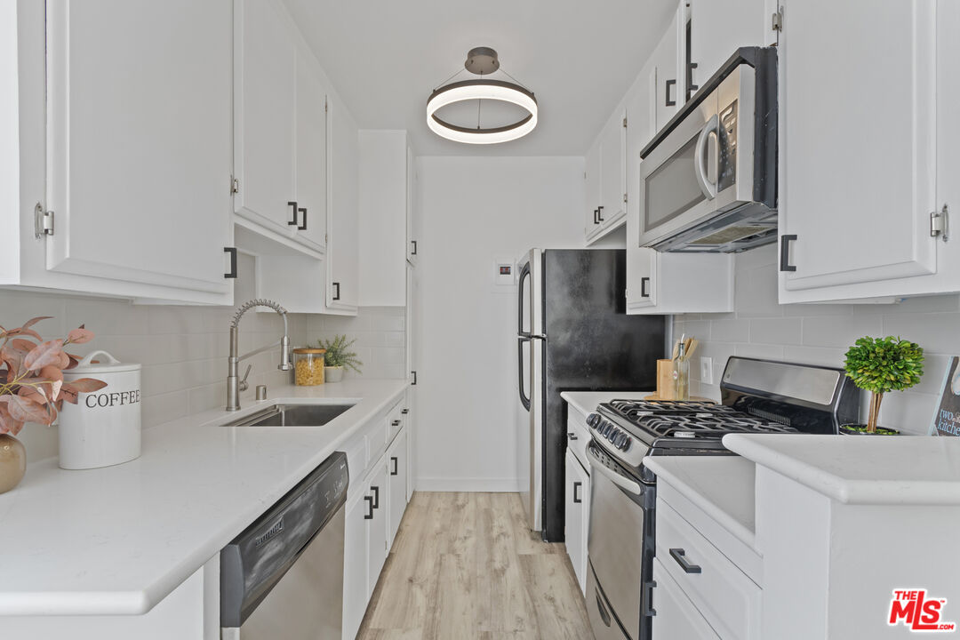 608 Strand St Unit: 3