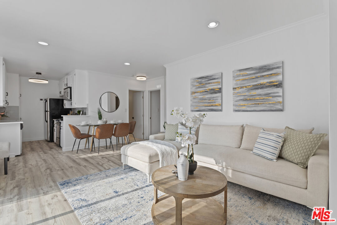 608 Strand St Unit: 3