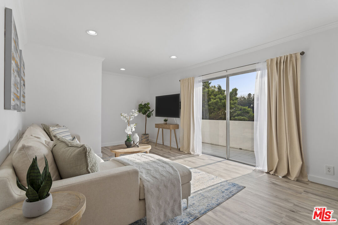 608 Strand St Unit: 3