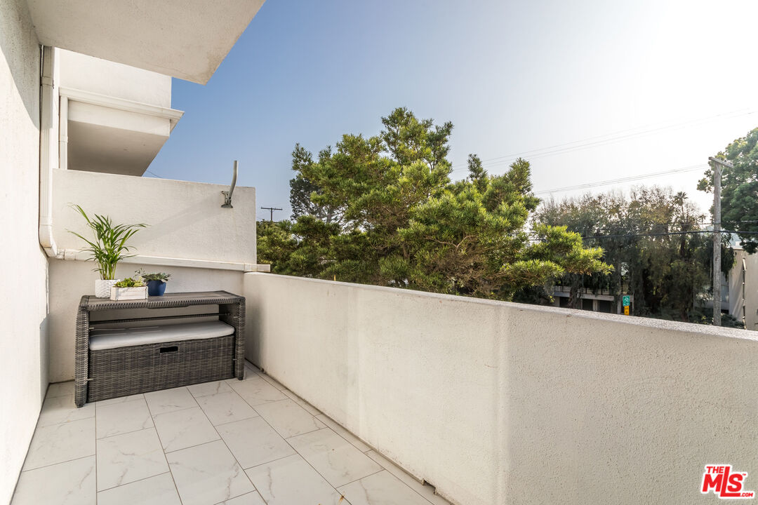 608 Strand St Unit: 3