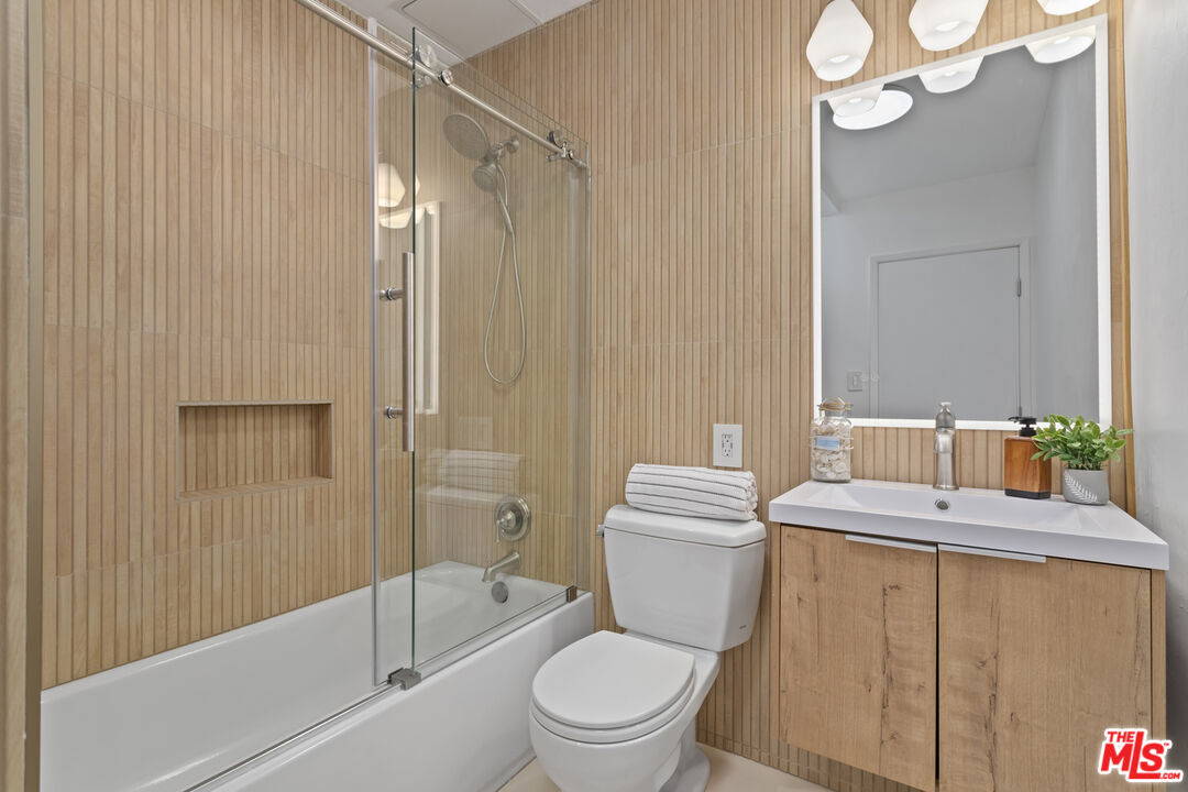 608 Strand St Unit: 3