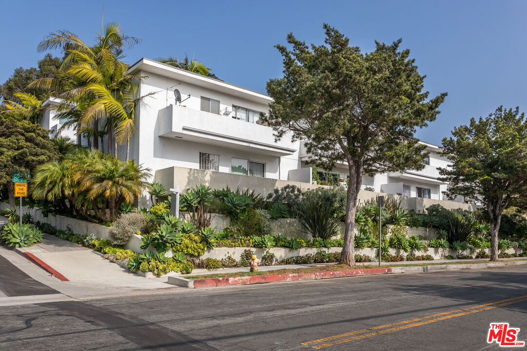 608 Strand St Unit: 3