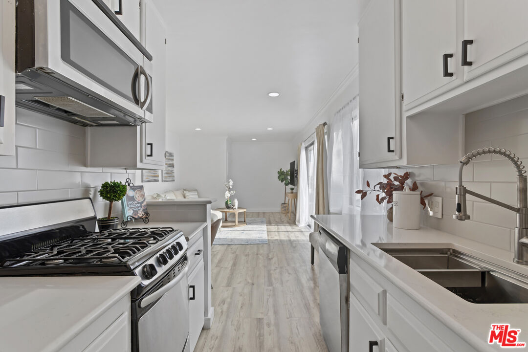 608 Strand St Unit: 3