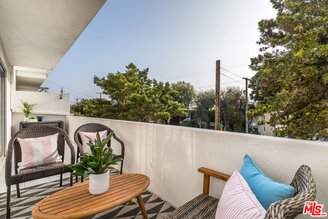 608 Strand St Unit: 3