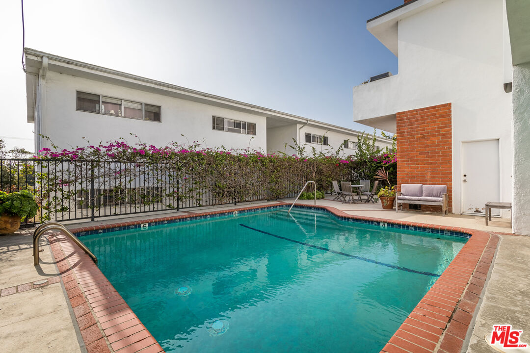 608 Strand St Unit: 3