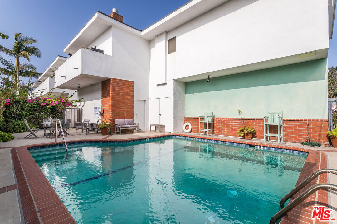 608 Strand St Unit: 3