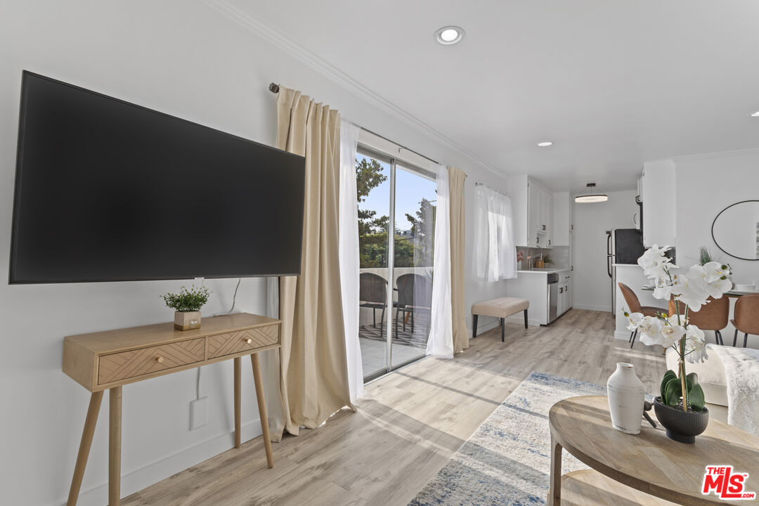608 Strand St Unit: 3