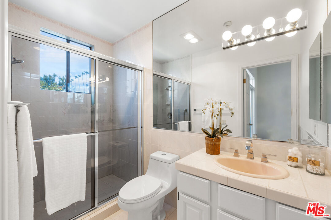 1044 5th St Unit: 202