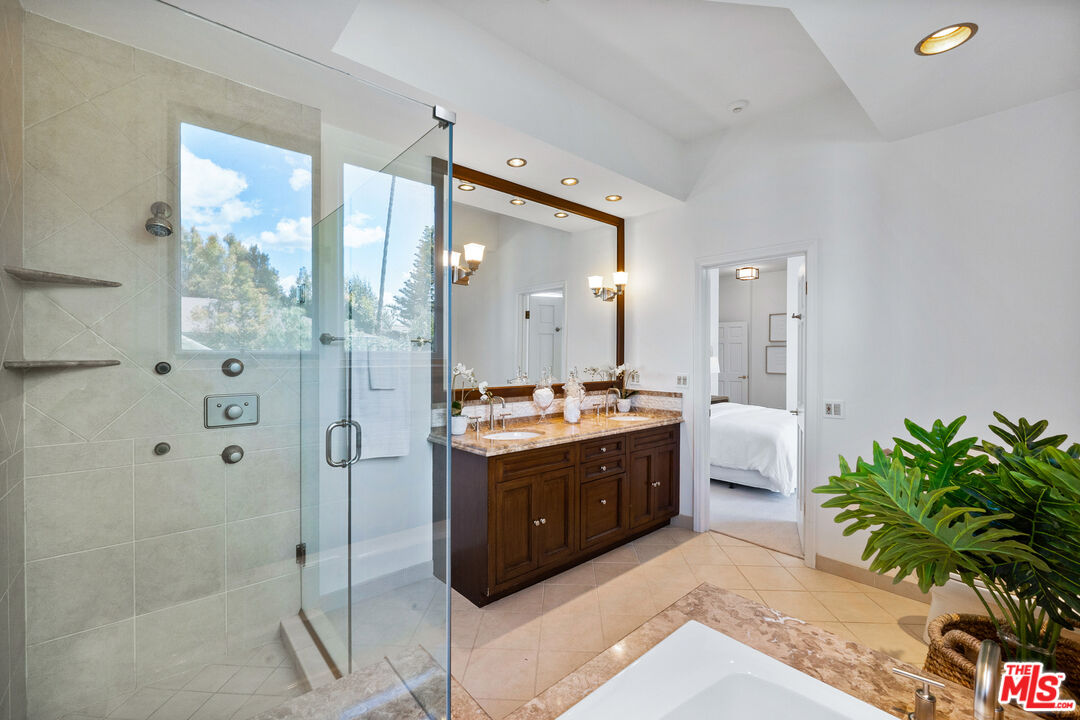 1044 5th St Unit: 202