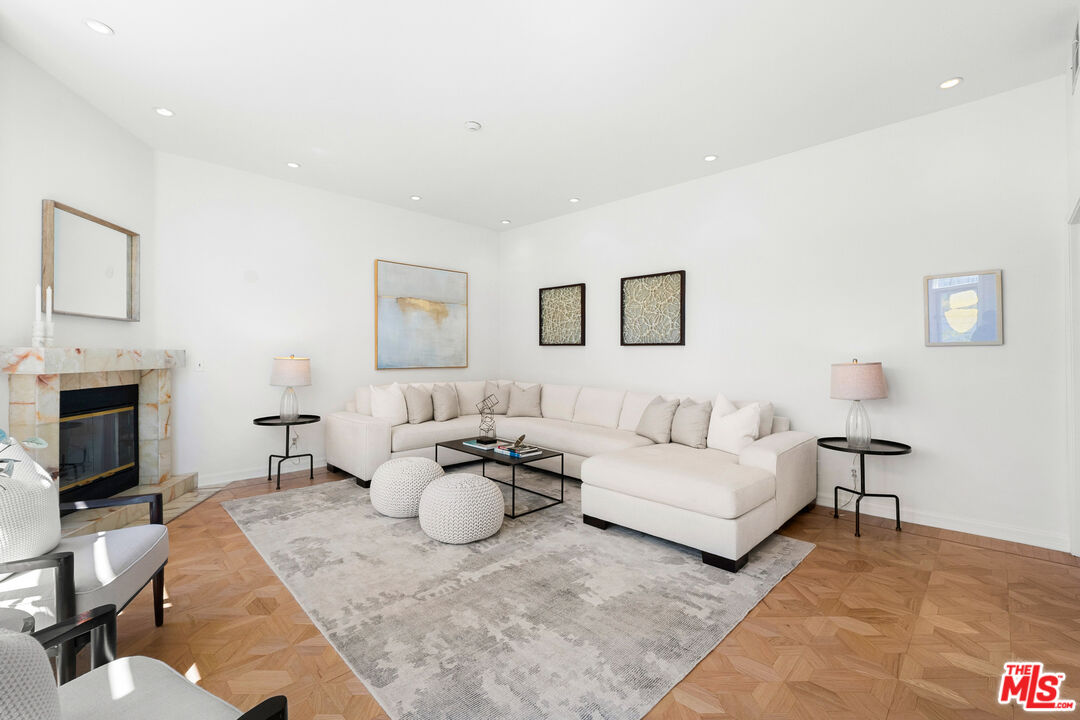 1044 5th St Unit: 202
