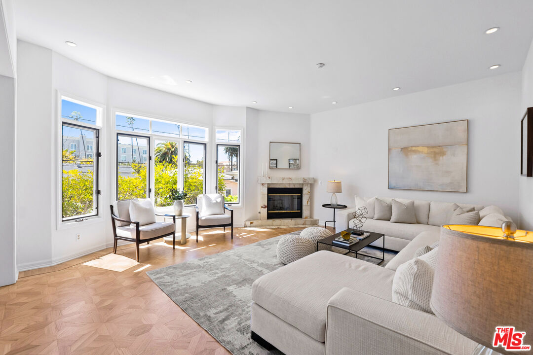 1044 5th St Unit: 202