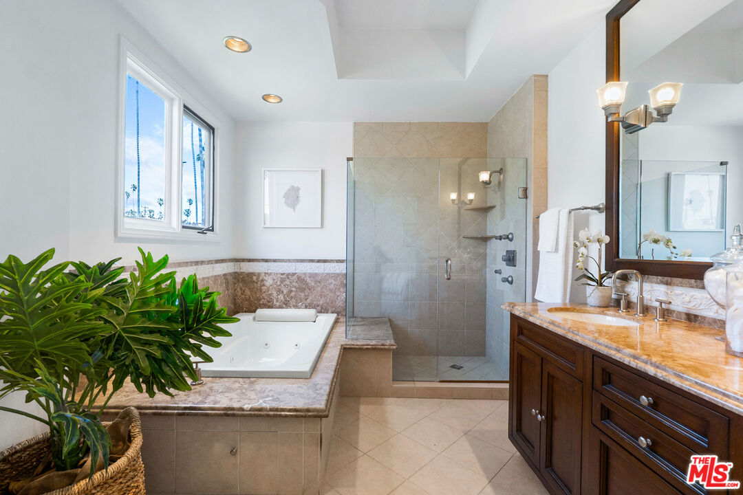 1044 5th St Unit: 202