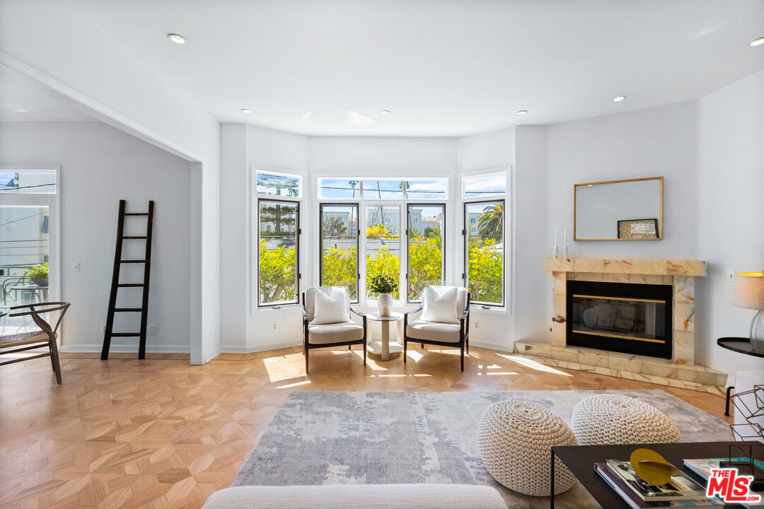 1044 5th St Unit: 202