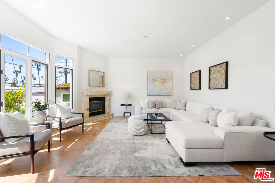1044 5th St Unit: 202