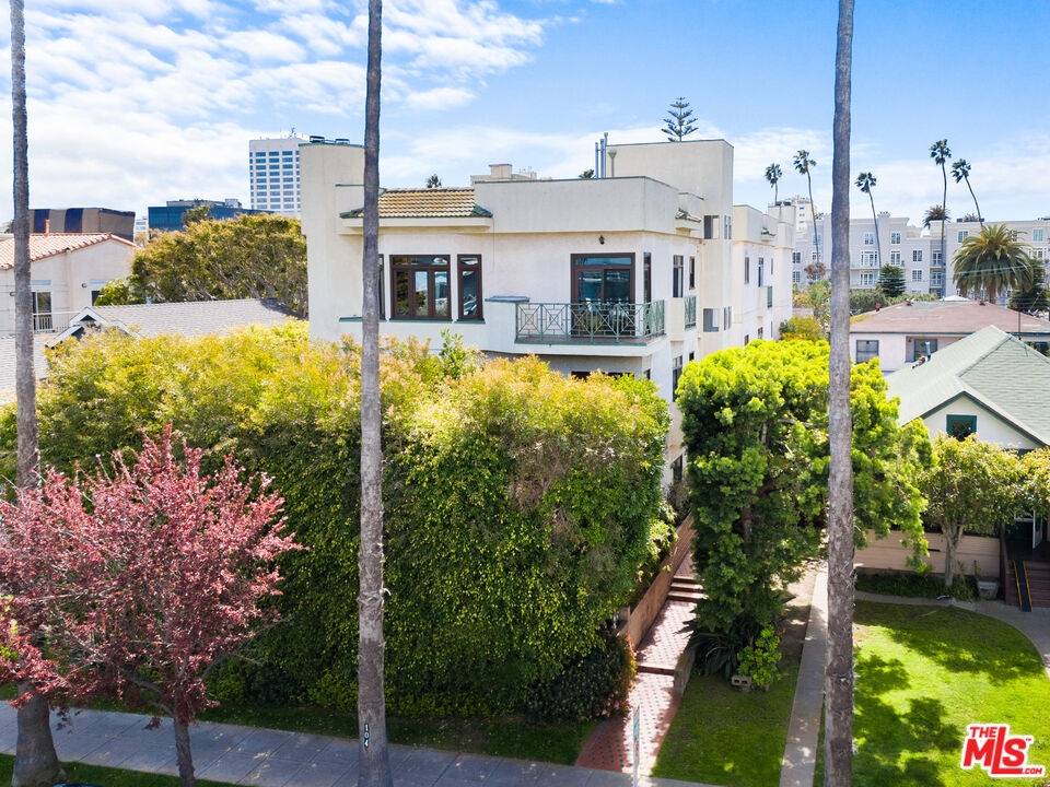 1044 5th St Unit: 202