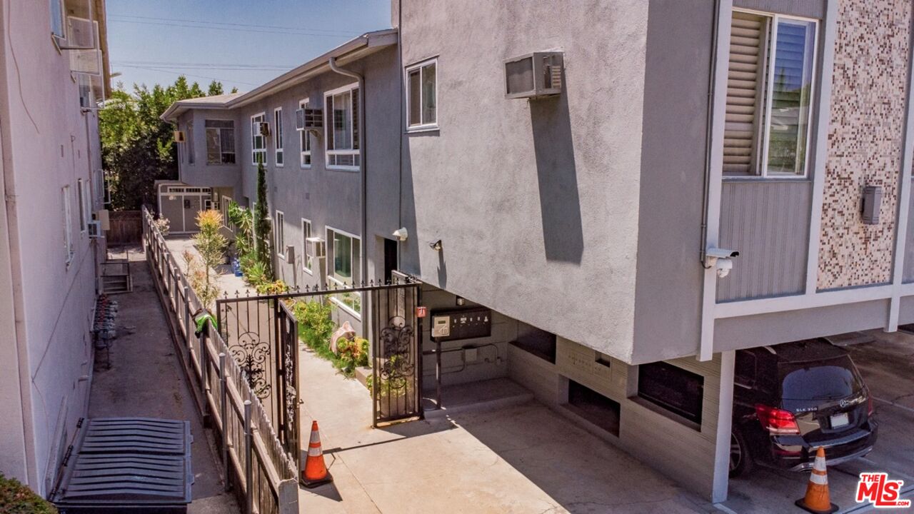 103 N Hayworth Ave