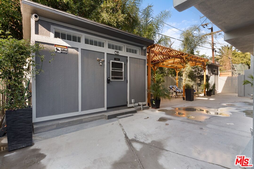 103 N Hayworth Ave
