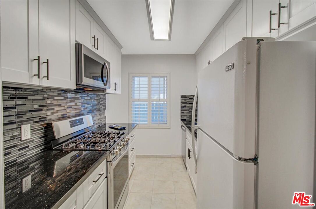 103 N Hayworth Ave