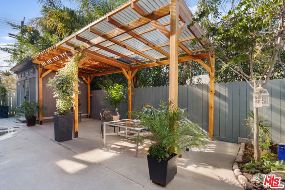 103 N Hayworth Ave