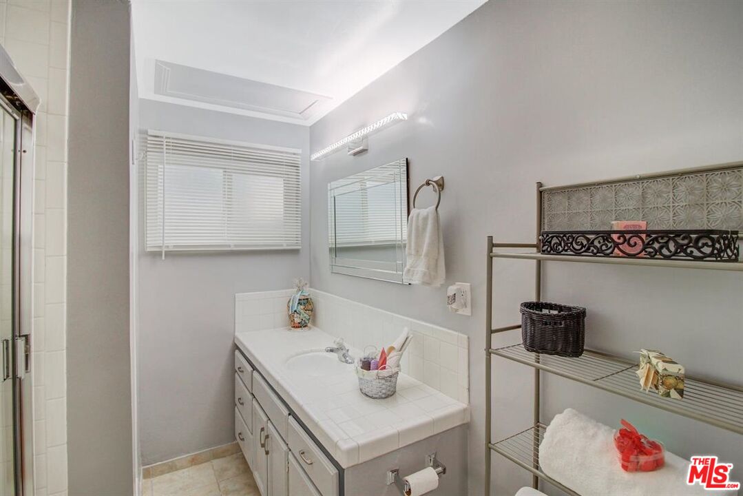 103 N Hayworth Ave