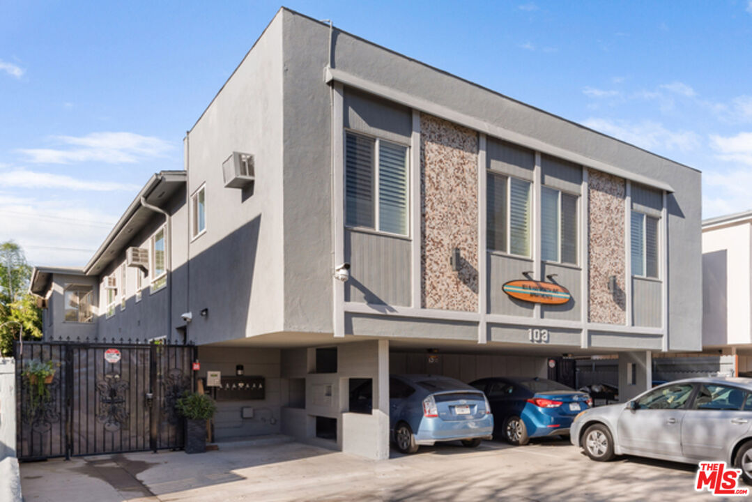 103 N Hayworth Ave