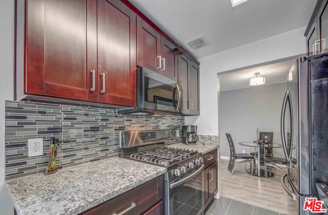 103 N Hayworth Ave