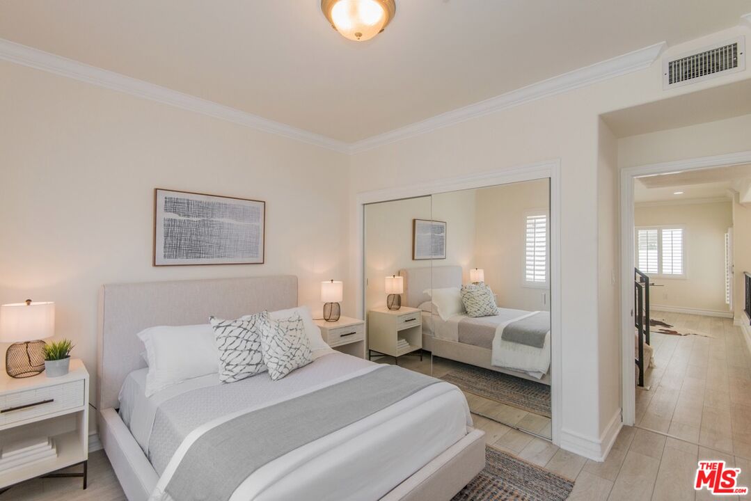 1747 S Barrington Ave Unit: 102