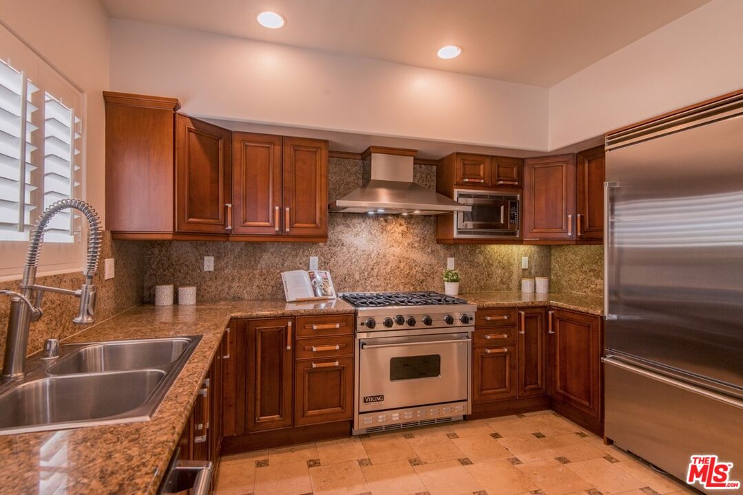 1747 S Barrington Ave Unit: 102