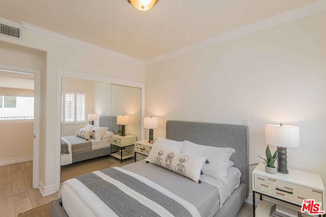 1747 S Barrington Ave Unit: 102
