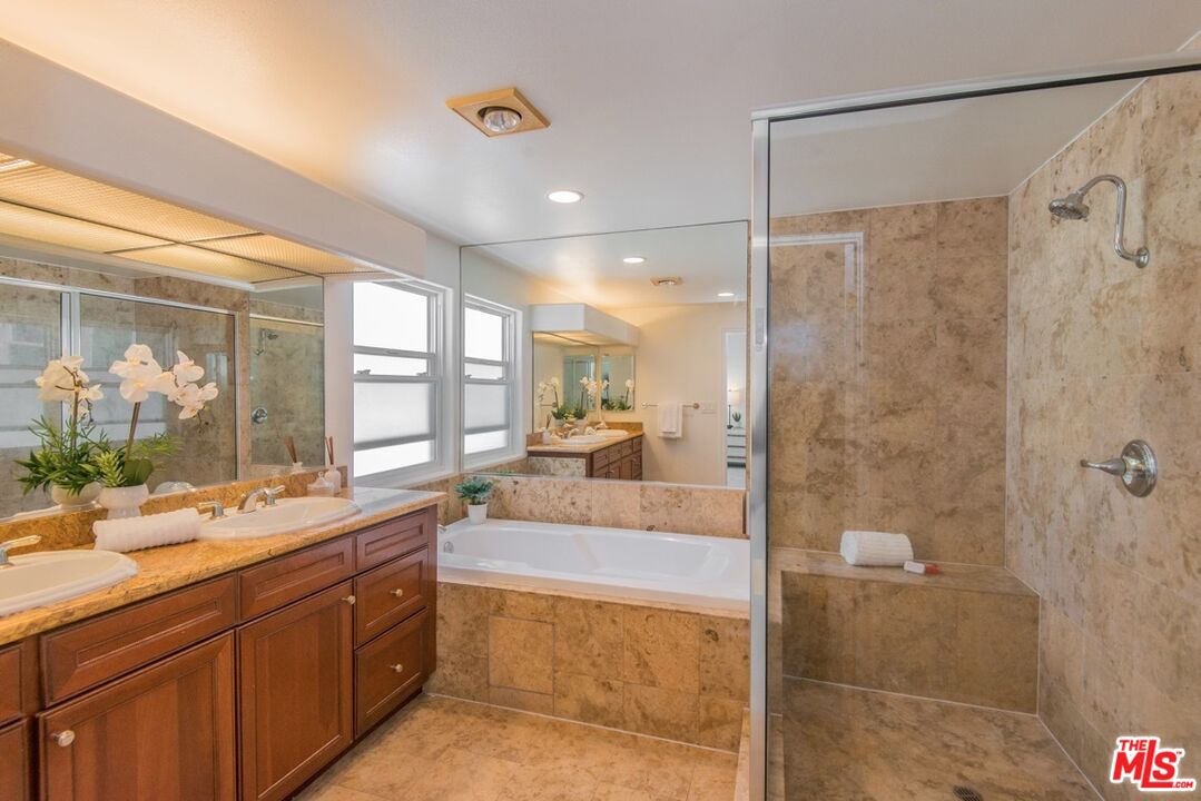 1747 S Barrington Ave Unit: 102